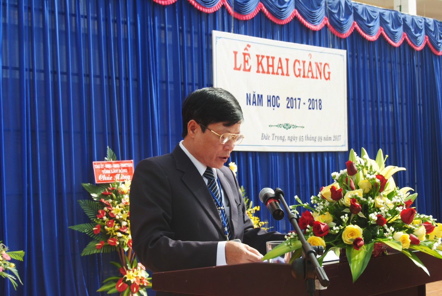 Thầy Đỗ Văn Thắng-Bí Thư Chi bộ, Hiệu trưởng nhà trường đọc diễn văn khai giảng năm học 2017-2018