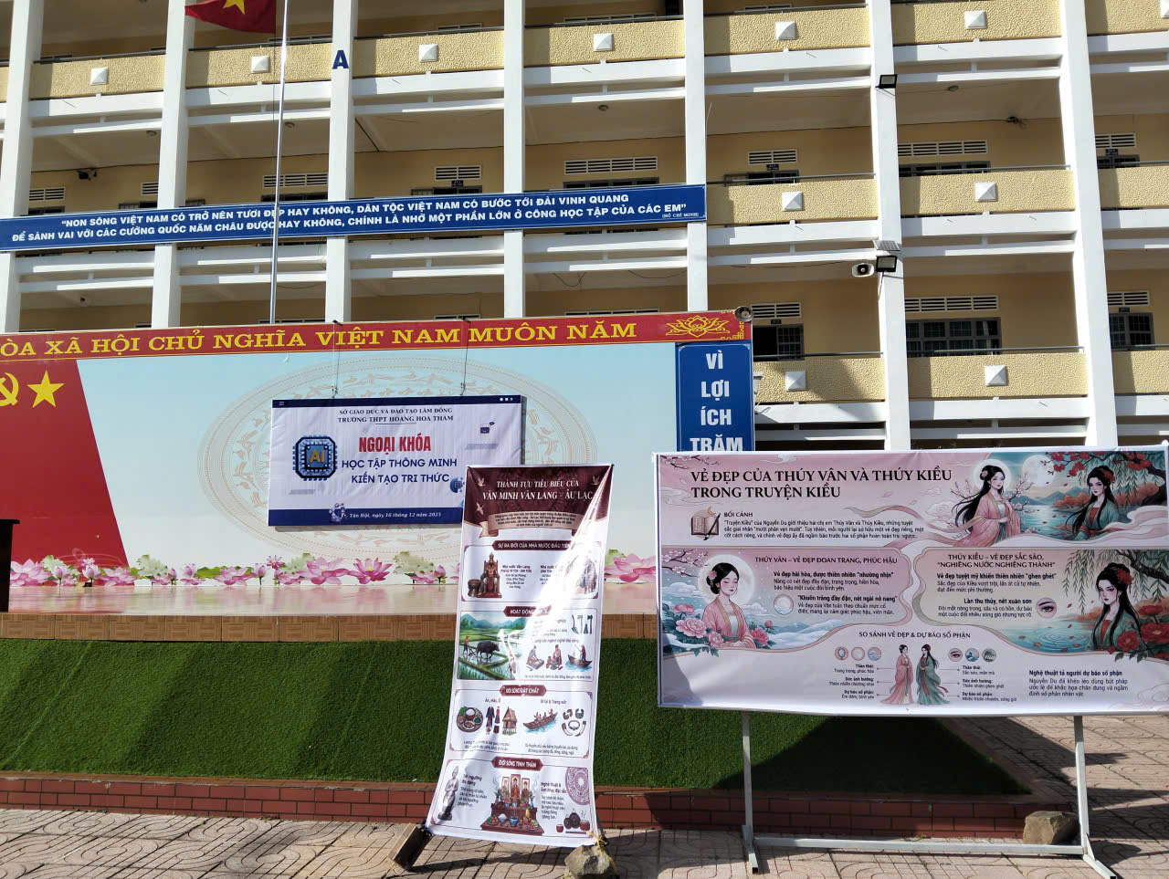 '''''A sign outside of a building
AI-generated content may be incorrect.'''''