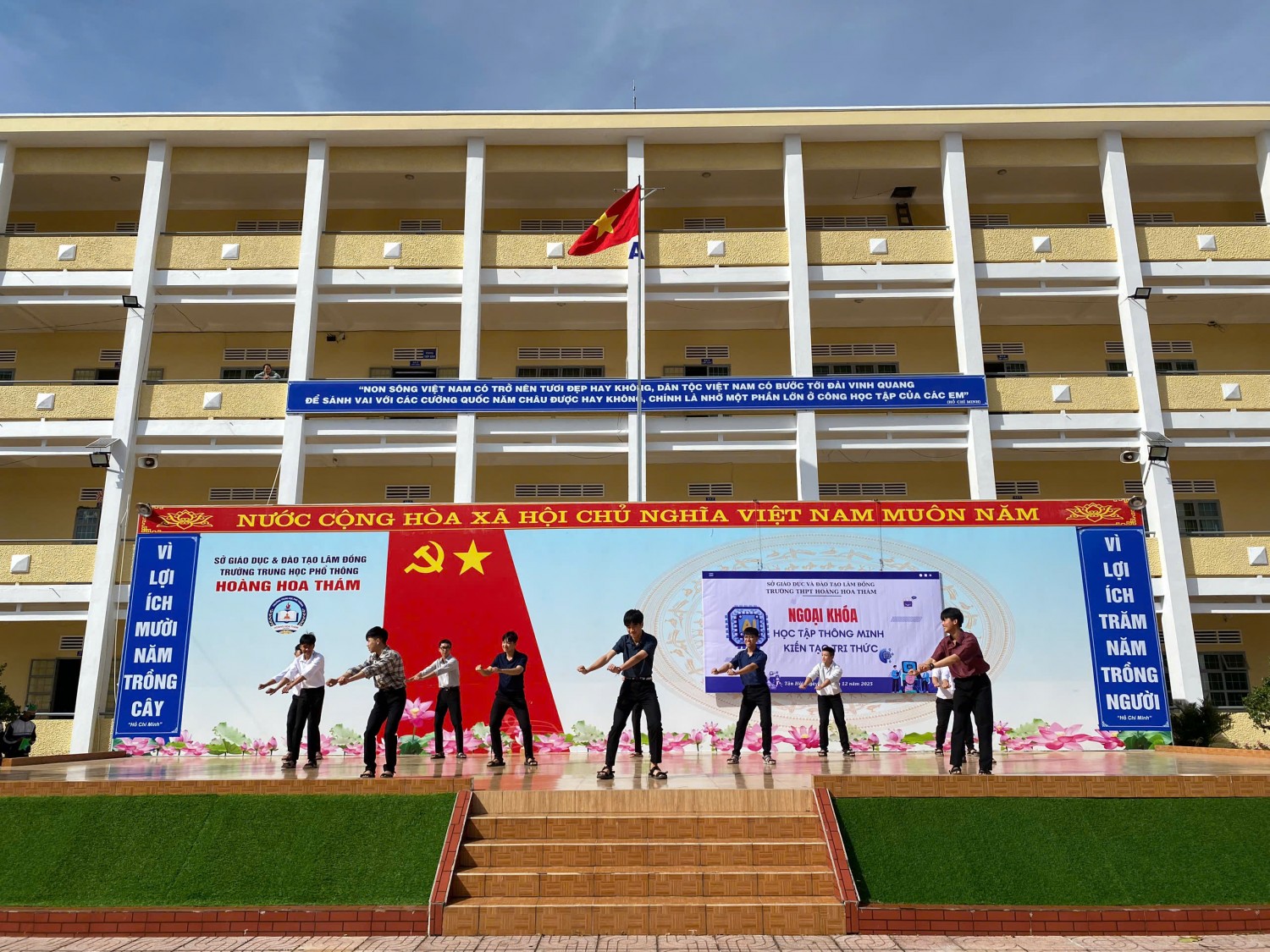 '''''A group of people performing on a stage
AI-generated content may be incorrect.'''''