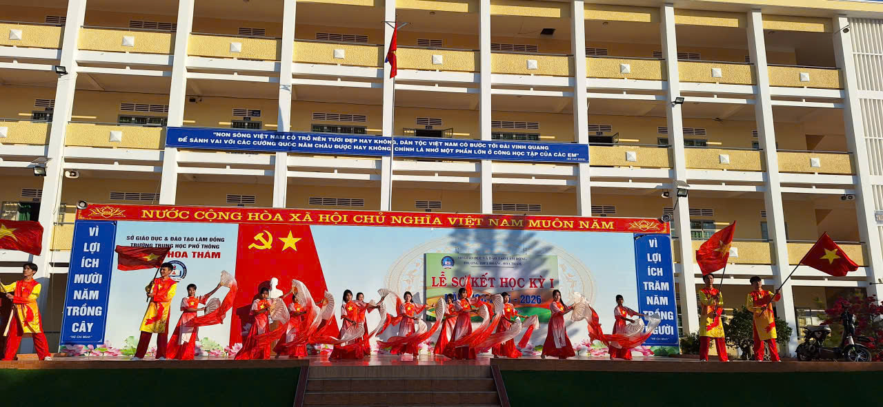 Văn nghệ chào mừng