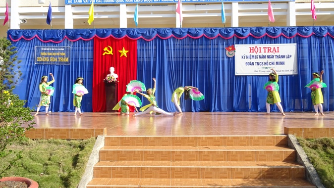 Văn nghệ chào mừng