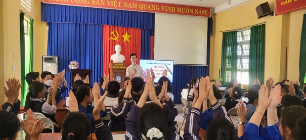 Hình ảnh: Học sinh hào hứng tham gia các hoạt động của buổi tập huấn