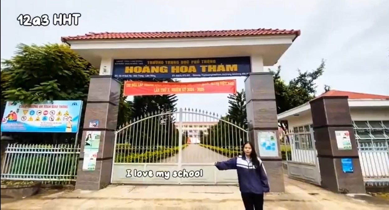 Thi làm videos giới thiệu về trường bằng Tiếng Anh